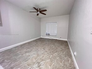 4865 SW 65th Way in Davie, FL - Building Photo - Building Photo