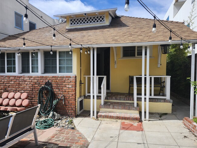 33 Wavecrest Ave, Unit 33 in Venice, CA - Foto de edificio - Building Photo