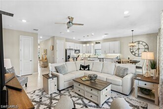 2077 Hamlin St in Naples, FL - Building Photo - Building Photo