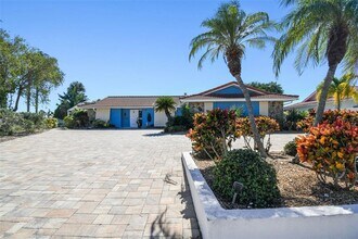 5050 Porpoise Pl in New Port Richey, FL - Building Photo - Building Photo