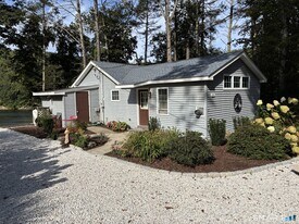 11 Mohawk Trail in Newtown, CT - Building Photo