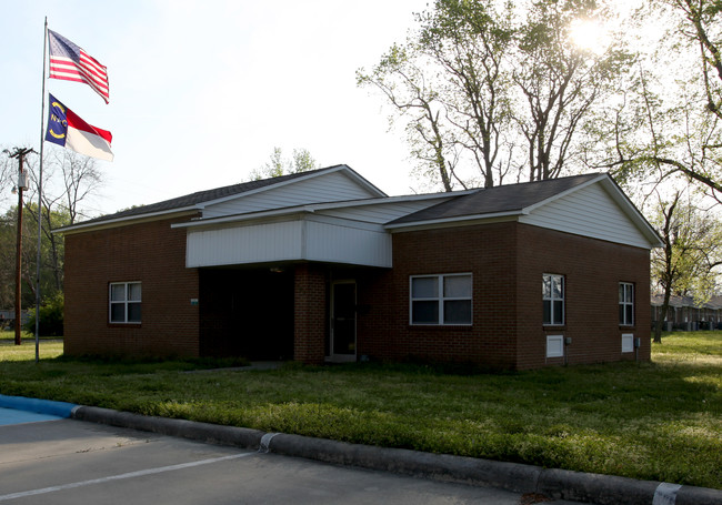 501 West St in Selma, NC - Foto de edificio - Building Photo