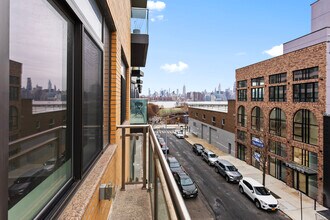 62 N 9th St, Unit 3B in Brooklyn, NY - Building Photo - Building Photo