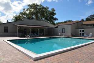 973 Whitman Dr in Sarasota, FL - Building Photo