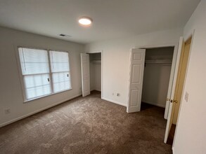 326 Cedar St in Eden, NC - Foto de edificio - Building Photo