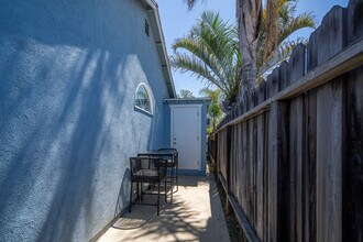 5509 Willowcrest Ave, Unit Guesthouse in North Hollywood, CA - Foto de edificio - Building Photo