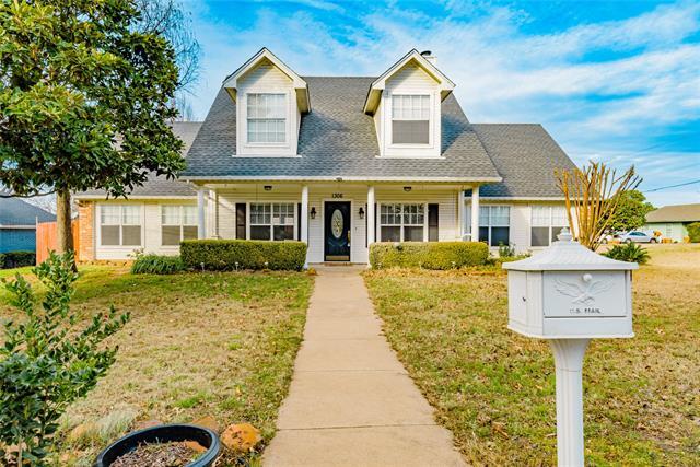 property at 1306 Lakeside Dr
