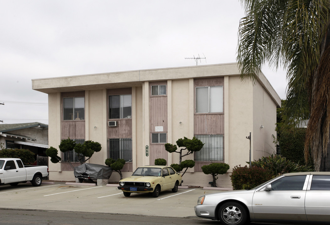 4661 Arizona St in San Diego, CA - Foto de edificio