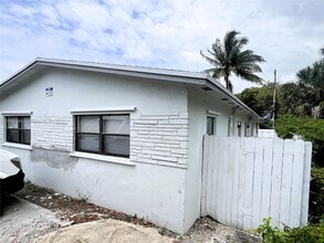 2226 Cody St in Hollywood, FL - Foto de edificio - Building Photo