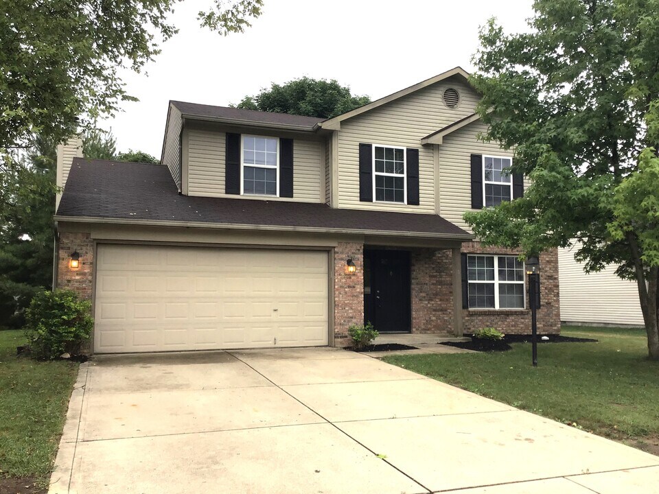 127 Trails End in Brownsburg, IN - Building Photo