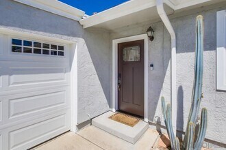 5068 Baxter St in San Diego, CA - Foto de edificio - Building Photo
