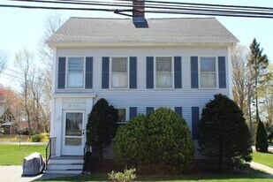259 Old Whitfield St in Guilford, CT - Building Photo