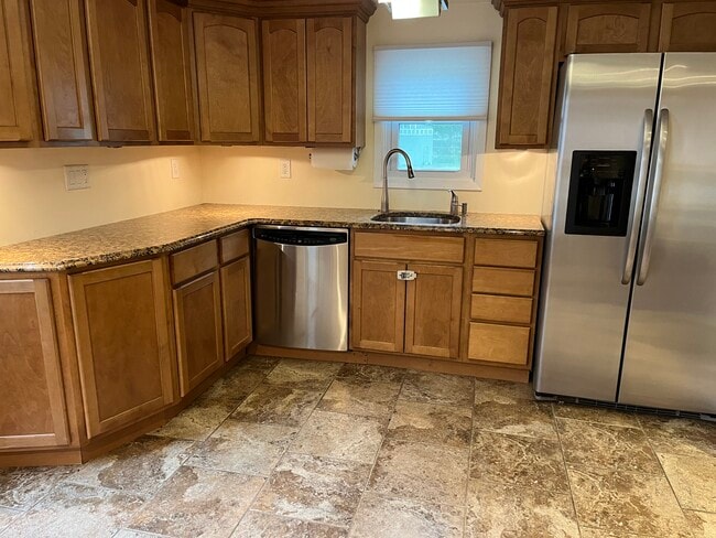 1647 Roosevelt Ave, Unit Apartment