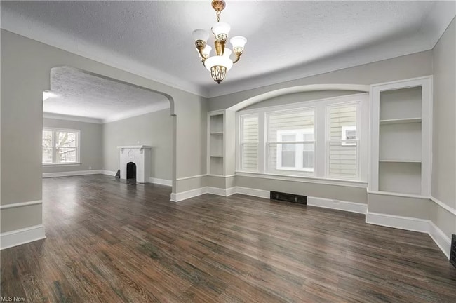 property at 3306 E Overlook Rd