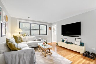 512 W Barry Ave in Chicago, IL - Building Photo - Building Photo