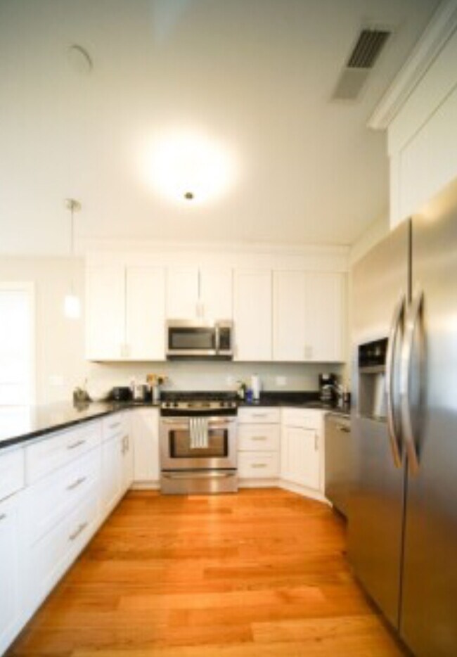 2761 Washington St, Unit 1 in Boston, MA - Foto de edificio - Building Photo