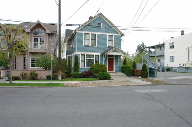 2036 W Riverside Ave in Spokane, WA - Foto de edificio - Building Photo