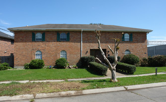 2703 Lexington Dr in Metairie, LA - Building Photo