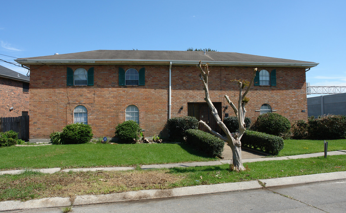 2703 Lexington Dr in Metairie, LA - Building Photo