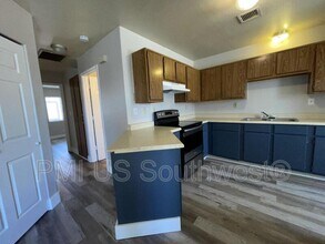 8132 E Lakeshore Dr in Prescott Valley, AZ - Building Photo - Building Photo