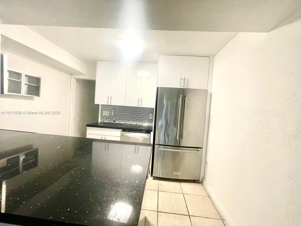 332 Sunshine Dr in Coconut Creek, FL - Building Photo
