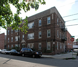 182 1st Ave W in Newark, NJ - Foto de edificio - Building Photo