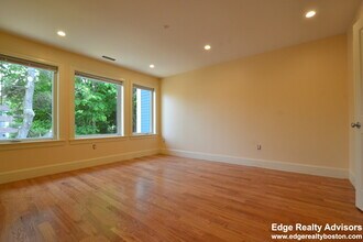 8 Cufflin St, Unit #4 in Boston, MA - Foto de edificio - Building Photo