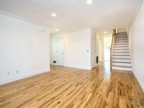 30 Nesaquake Ave in Port Washington, NY - Building Photo - Building Photo