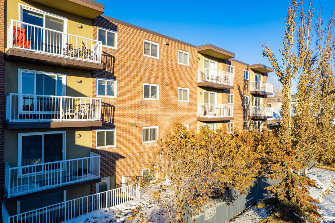 Bankview Terrace in Calgary, AB - Building Photo