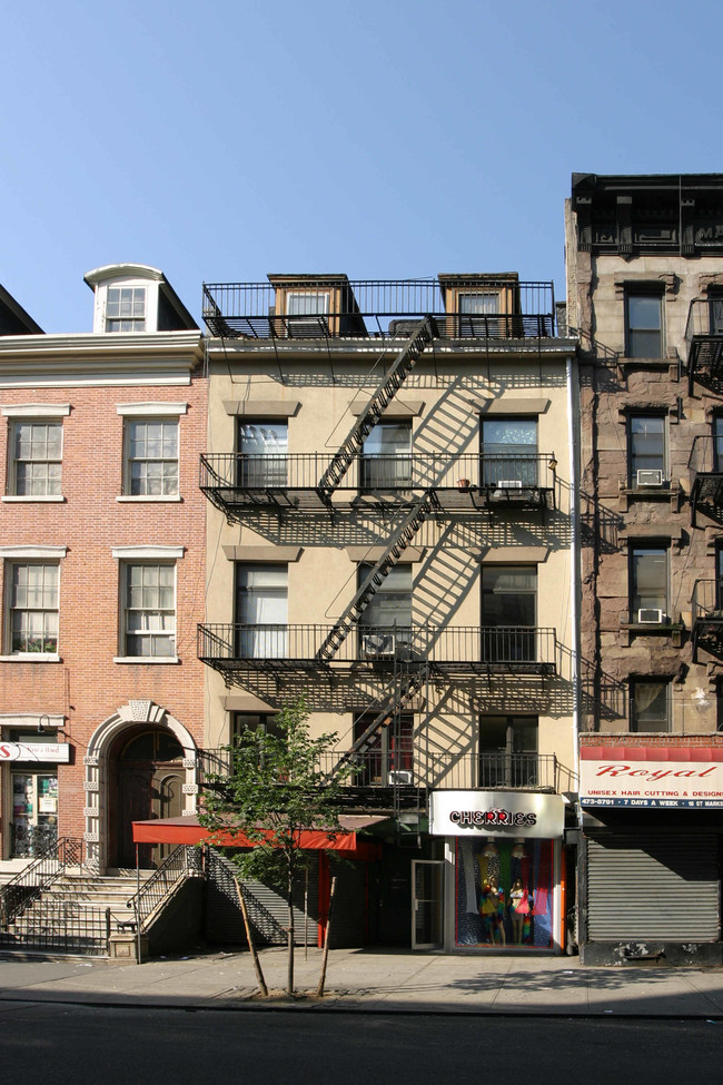 18 Saint Marks Pl in New York, NY - Foto de edificio - Building Photo