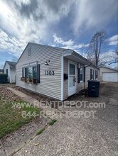 1303 S St James Blvd in Evansville, IN - Building Photo - Building Photo