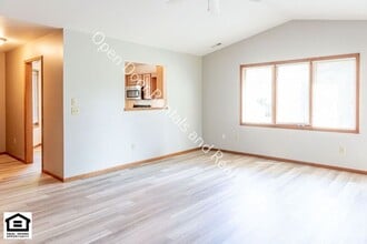1422 Flagstone Dr in Fort Wayne, IN - Building Photo - Building Photo