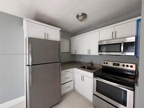 2401 NW 82nd St in Miami, FL - Building Photo - Building Photo