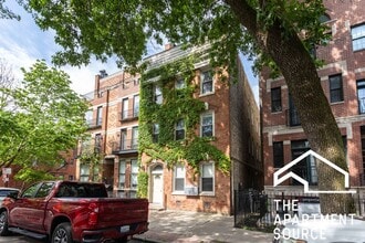 906 N Wood St, Unit 3 in Chicago, IL - Foto de edificio - Building Photo