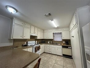 201 Thompson St in Everman, TX - Building Photo - Building Photo