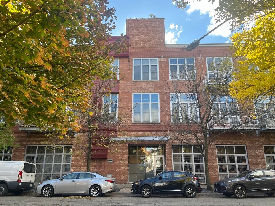 2111 W Churchill St in Chicago, IL - Building Photo