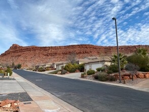 2242 N Gunsight Dr in Saint George, UT - Building Photo - Building Photo