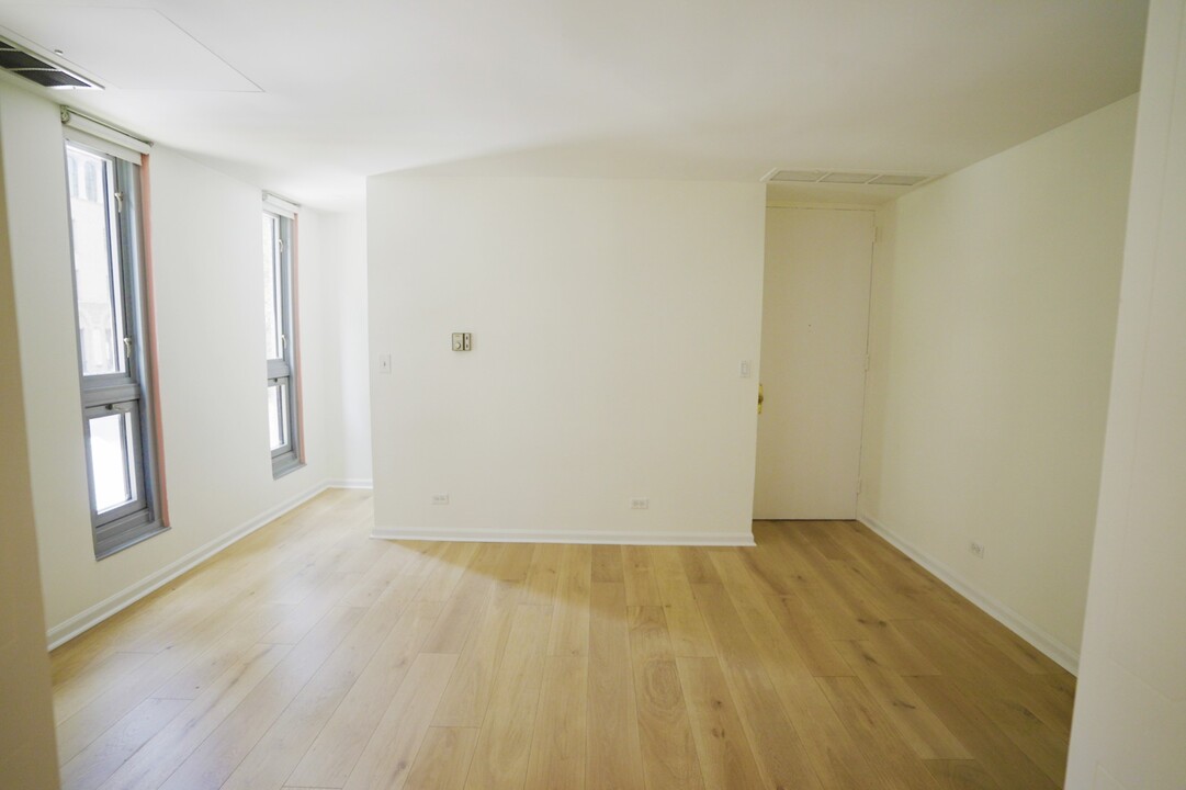 1244 N Dearborn St, Unit 3R in Chicago, IL - Building Photo