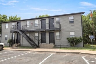 1702 Mineral Wells Hwy in Weatherford, TX - Building Photo - Building Photo