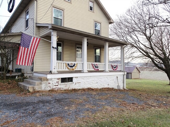 6 N Peartown Rd in Reinholds, PA - Building Photo - Building Photo