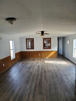 106 Elizabeth Dr in Weaver, AL - Building Photo