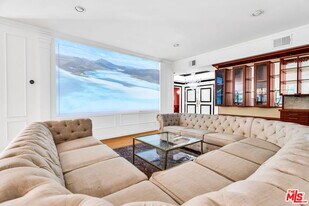 1124 Kings Rd in West Hollywood, CA - Building Photo