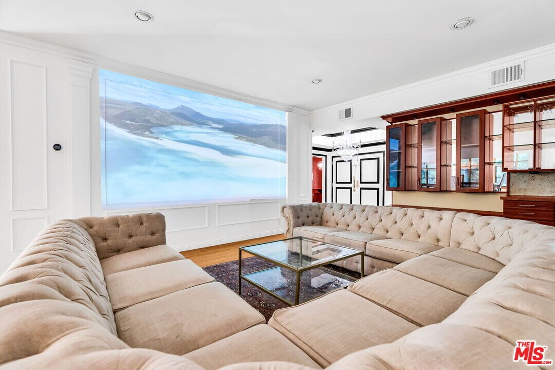 1124 Kings Rd in West Hollywood, CA - Building Photo