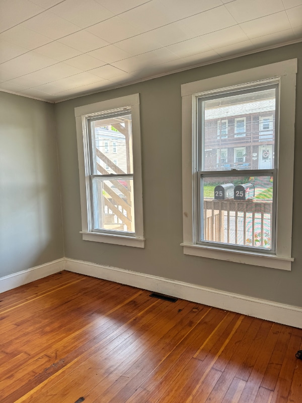 25 School St in Jewett City, CT - Building Photo - Building Photo