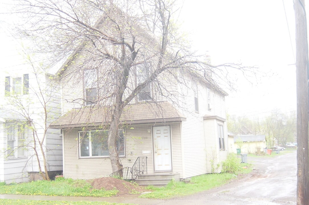 5711 Wadena St in Duluth, MN - Building Photo