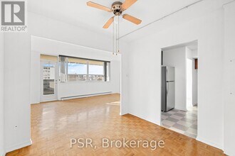 240 Markland Dr in Toronto, ON - Building Photo - Building Photo