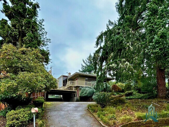 2914 NW Ashwood Dr in Corvallis, OR - Building Photo - Building Photo