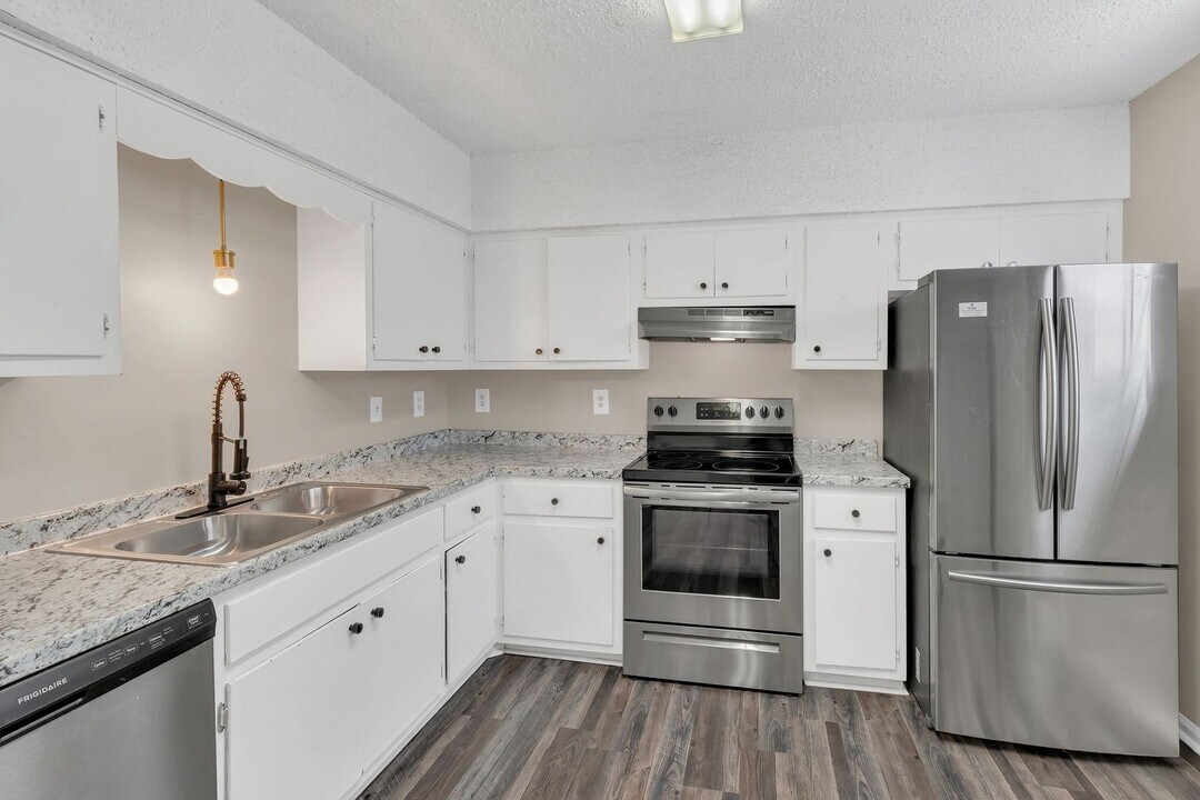 2439 Paulawood Dr in Nashville, TN - Building Photo