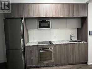575-2575 Bloor St E in Toronto, ON - Building Photo - Building Photo