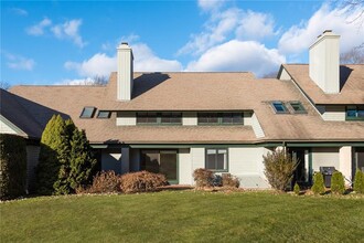 21 Shadow Farm Way in South Kingstown, RI - Building Photo - Building Photo
